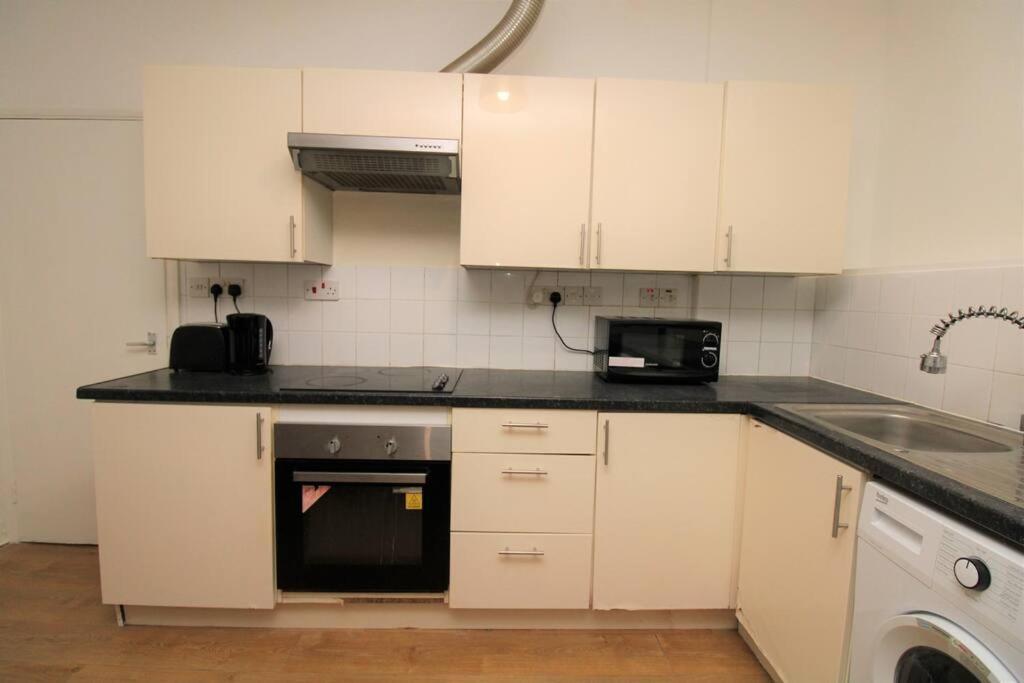 Ideal 2 Bed Flat Close To City Appartement Londen Buitenkant foto