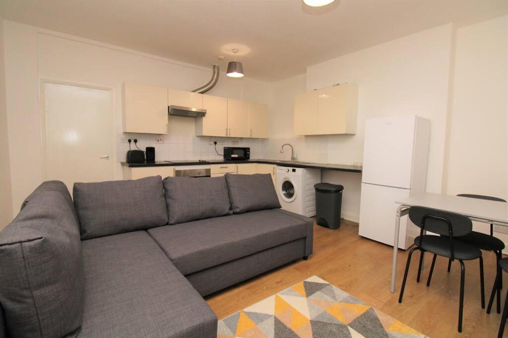 Ideal 2 Bed Flat Close To City Appartement Londen Buitenkant foto